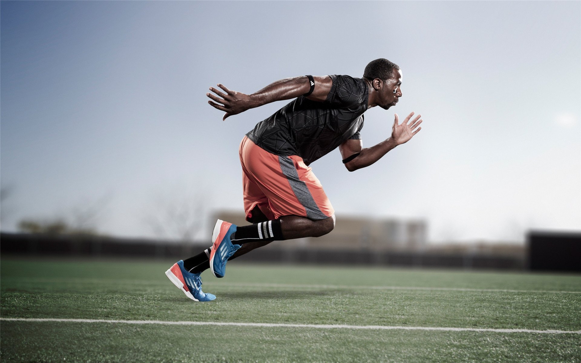 瑞·弗兰：用强大的爆发力和敏捷的跑动让对手防不胜防，瑞弗兰价格对比